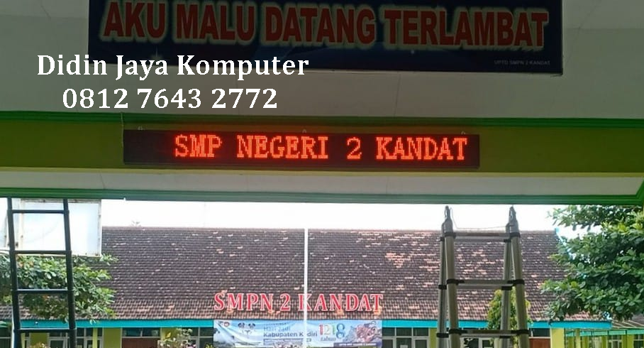 <p>Pemasangan running text untuk gapura sekolah di SMPN 2 Kandat, Kabupaten Kediri. Running text ukuran 20x228cm dengan led warna merah yang membuat tetap terlihat di pagi, siang maupun malam hari. Kami juga memiliki banyak variasi warna yang dapat anda pilih sesuai dengan keinginan anda. Kualitas running text kami sangat bagus, tahan segala cuaca sangat cocok untuk outdoor.</p>